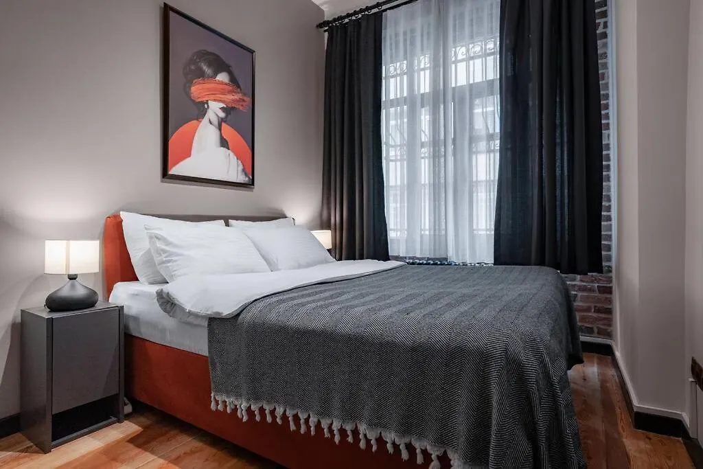 Spacious And Stylish 3Br W Private Garden Istanbul Apartment