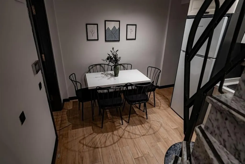 Spacious And Stylish 3Br W Private Garden Istanbul Apartment